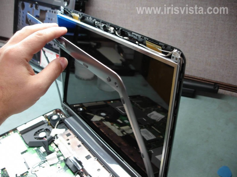 Как разобрать ноутбук Toshiba Satellite A300/A300D/A305/A305D для замены дисплея и инвертора